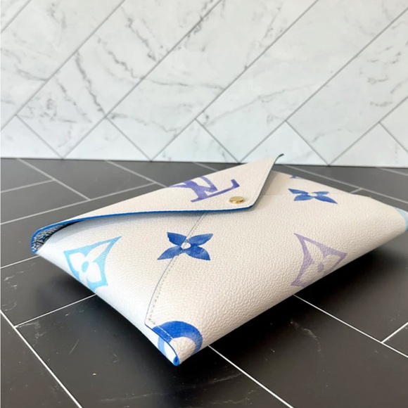 BRAND NEW Louis Vuitton Large By The Pool Kirigami Pochette - Picture 4 of 8